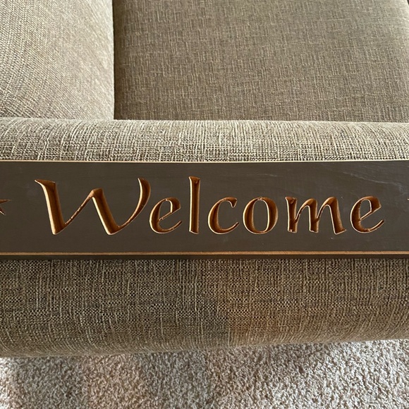 Welcome Sign Rustic Carved Inward - Picture 1 of 6